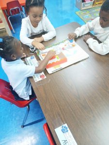 Children making group art